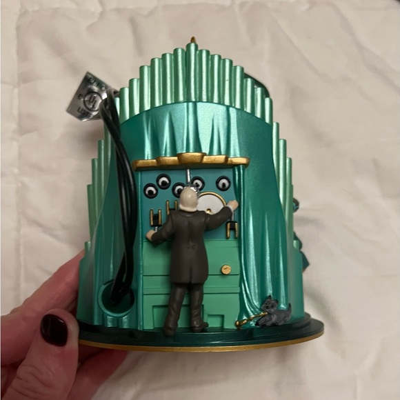 Hallmark yellow brick road magic ornament - Picture 4 of 4